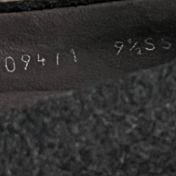 Stewart Weitzman Legacy Cap shoe - Picture 7 of 7